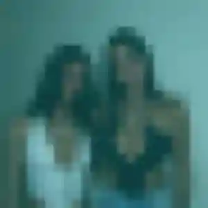 Louisa, femme de 21 ans cherche rencontre libertine à Plouër-sur-Rance