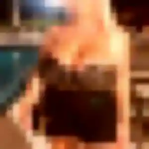 Fatima, femme de 19 ans propose rencontre libertine à Saint-Yvi